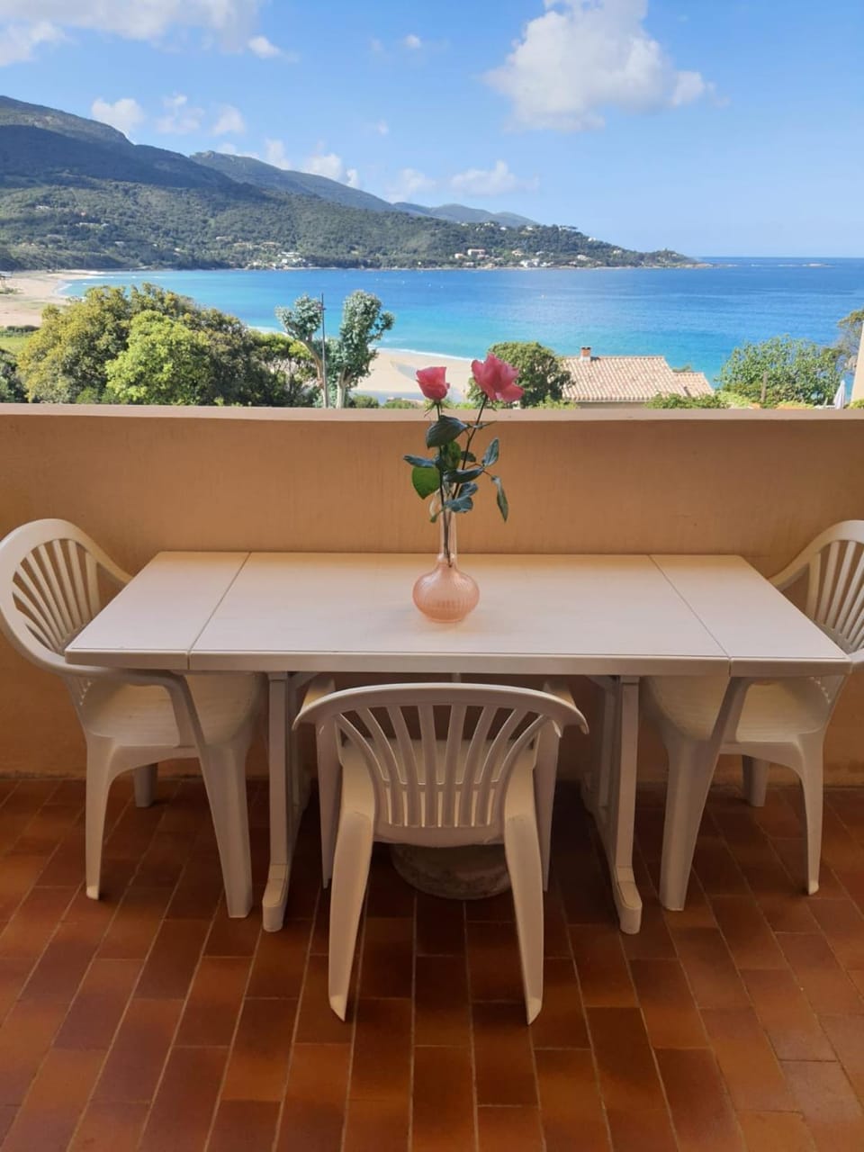 View (from property/room), Balcony/Terrace, Seating area, Dining area, Mountain view, Sea view, Street view