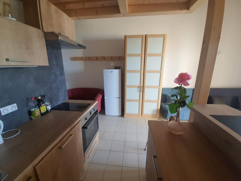 Communal lounge/ TV room, Coffee/tea facilities, Living room, minibar, pet friendly, kitchen