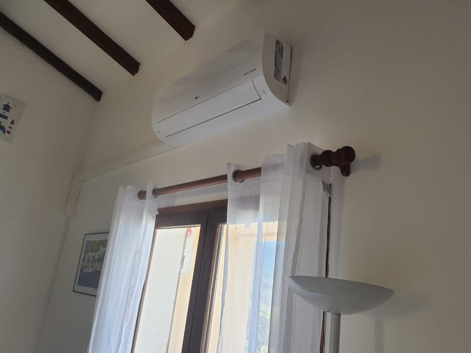View (from property/room), Balcony/Terrace, Mountain view, Sea view, Street view, air conditioner