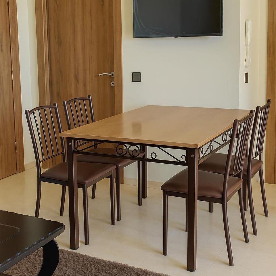 Seating area, Dining area