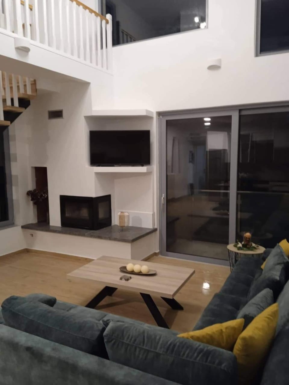 Communal lounge/ TV room, Living room, Seating area