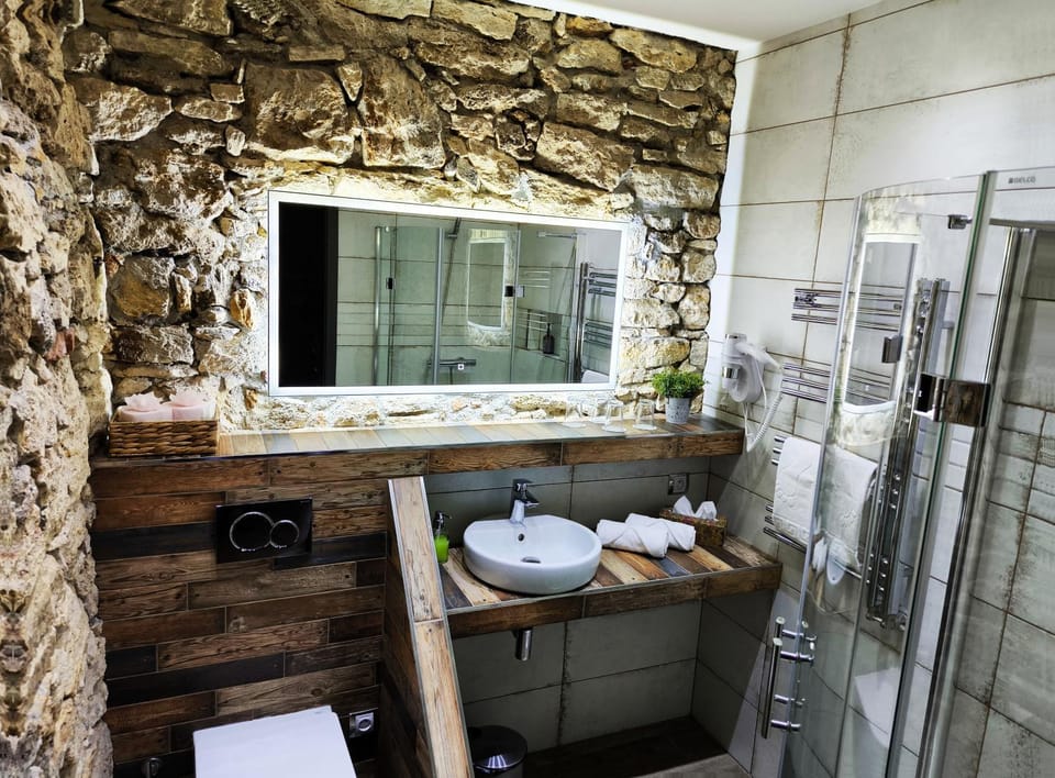 Shower, Bathroom, heating, towels
