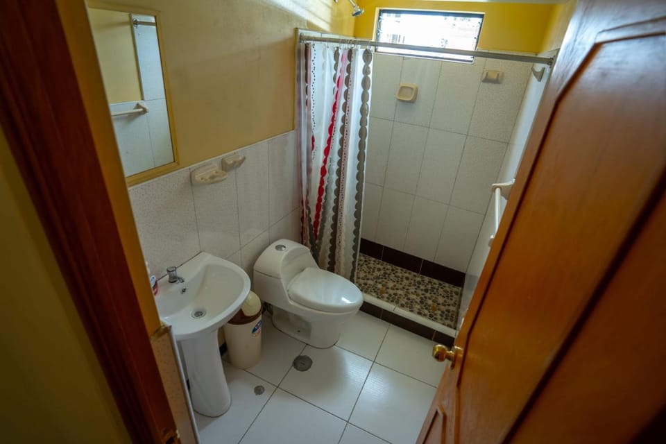 Toilet, towels