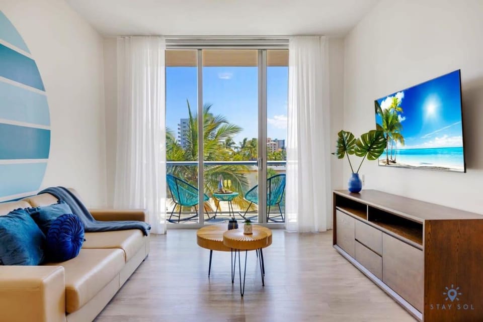 Amazing Pool - Balcony - Up To 6 - Near Beach Apartment in Hollywood Beach