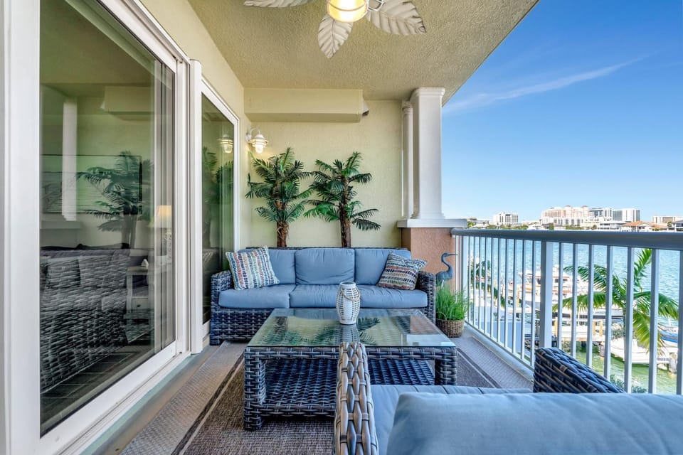 Waterfront -3BR - 2Kings -Pool Balcony - Beach Apartment in Clearwater Beach