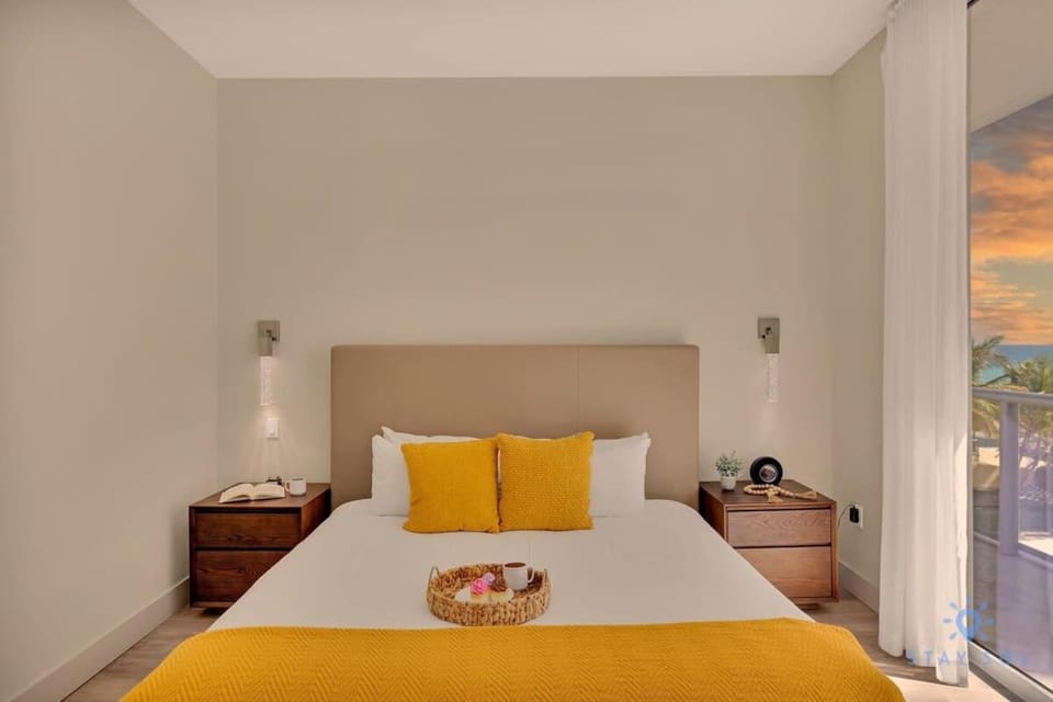 Rooftop Pool - Balcony - Hollywood Beach - Gym Apartment in Hollywood Beach