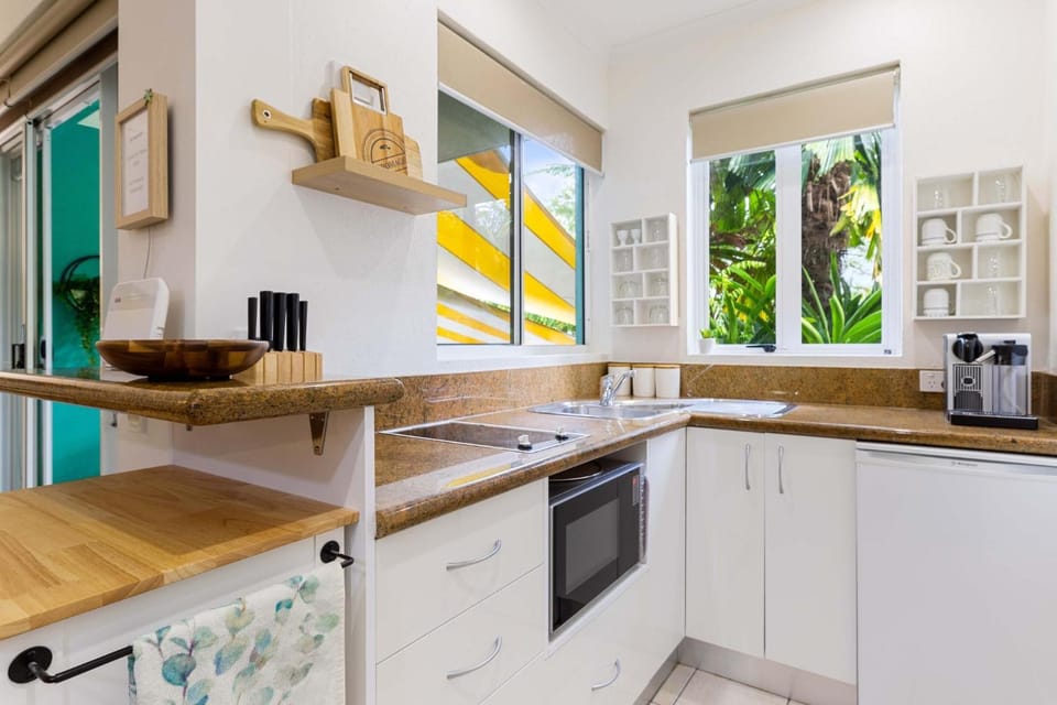 Oasis Luxe on Macrossan Street - Stylish Residence -Adults Only Apartment in Port Douglas