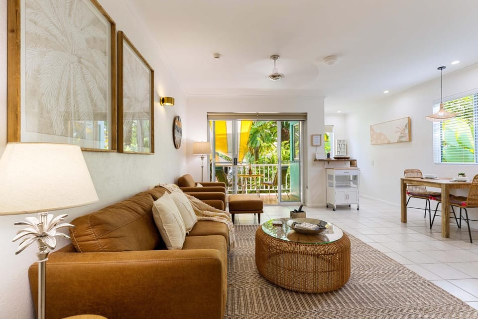 Oasis Luxe on Macrossan Street - Stylish Residence -Adults Only Apartment in Port Douglas