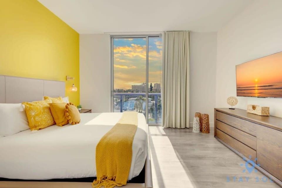 Lovely Apartment - Hollywood Beach - Rooftop Pool Apartment in Hollywood Beach