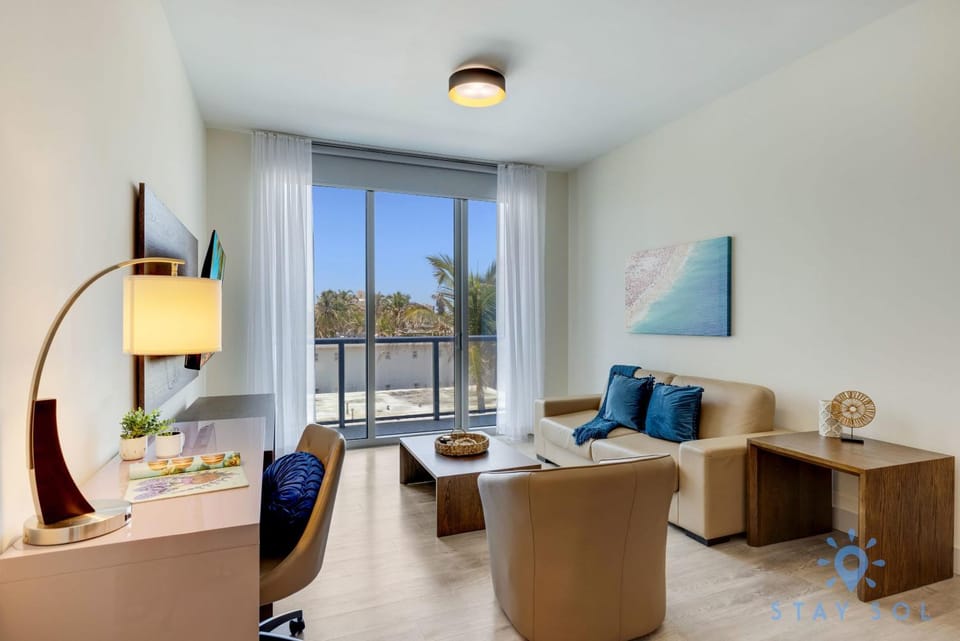 Ocean View - Balcony - Rooftop Pool - Hollywood Beach Apartment in Hollywood Beach