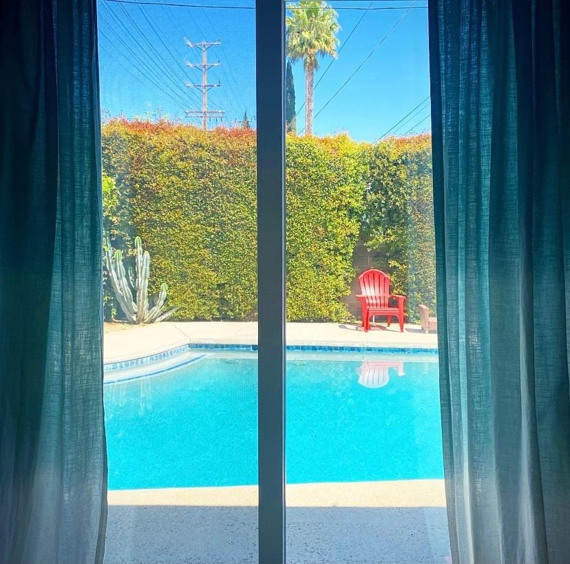 Endless summer in LA *HEATED POOL/HOT TUB/CABANA* House in Lake Balboa