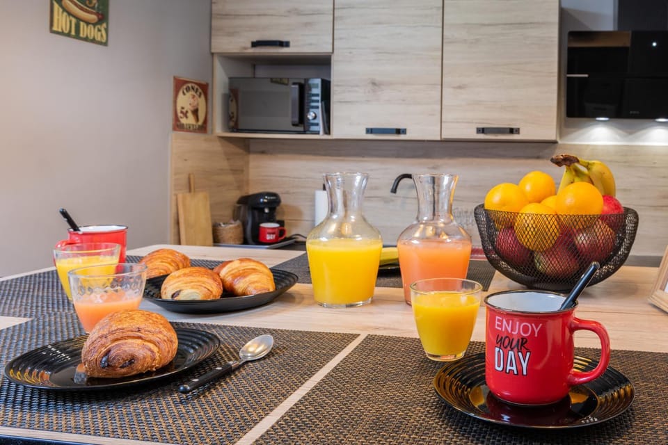 Communal kitchen, Breakfast
