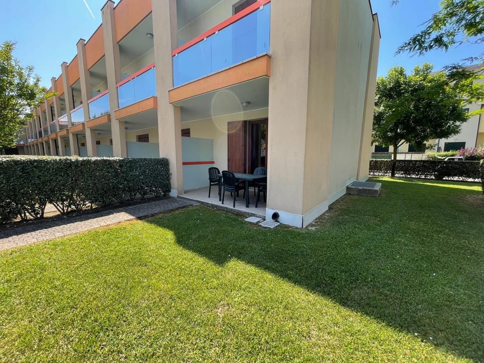 Property building, Patio, Garden
