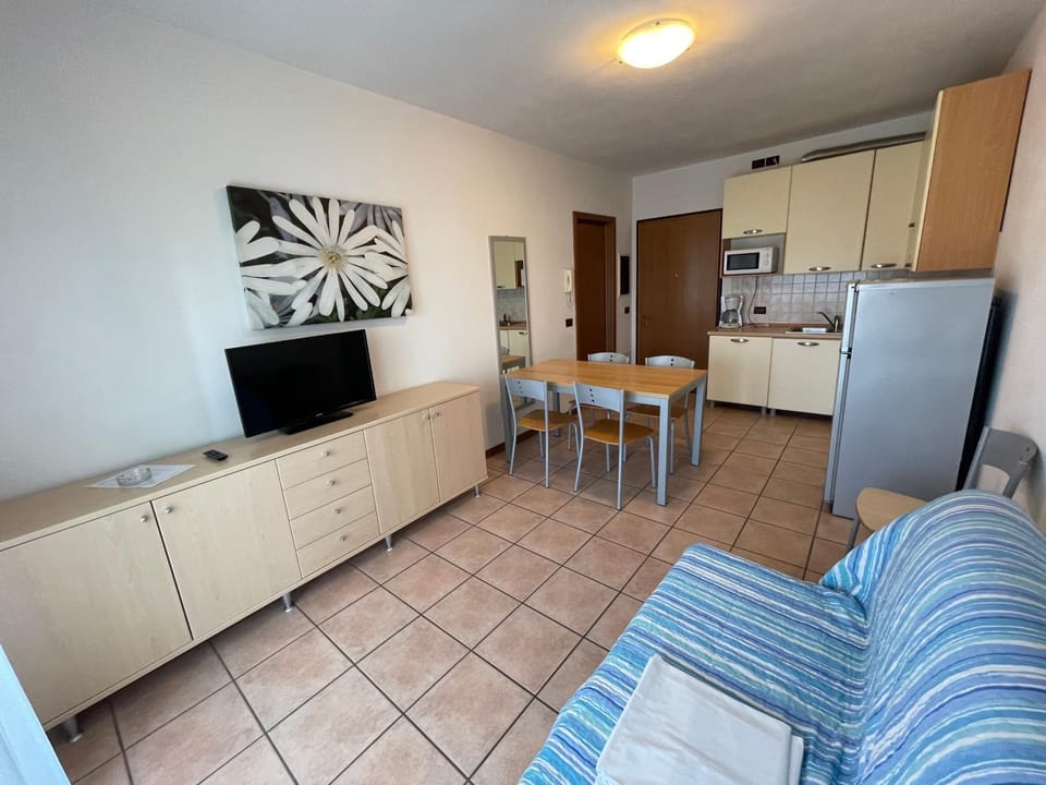 Kitchen or kitchenette, Living room, Dining area