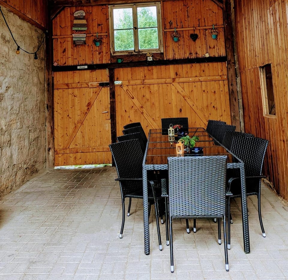 Patio, Seating area