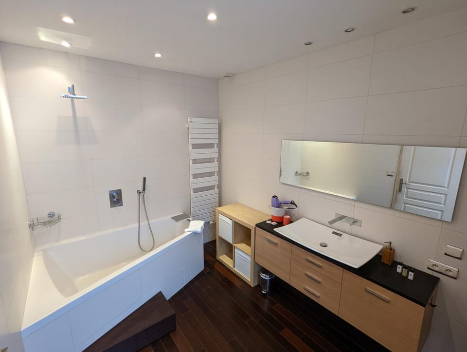 Bathroom, Bath, towels