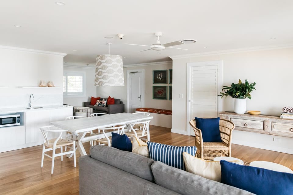 Living room, Dining area