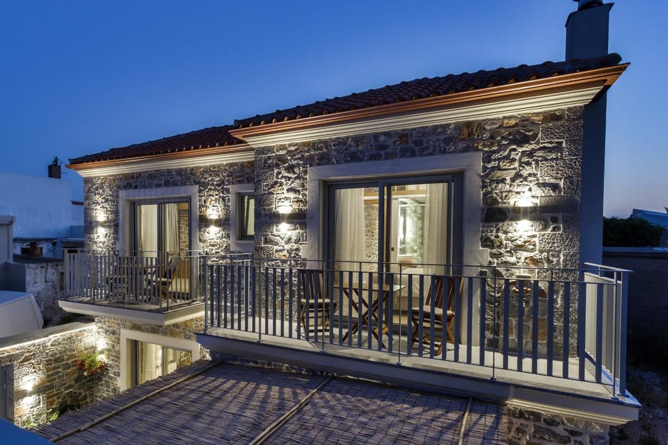Property building, Night, Balcony/Terrace