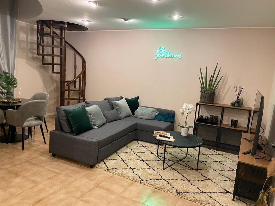 Communal lounge/ TV room