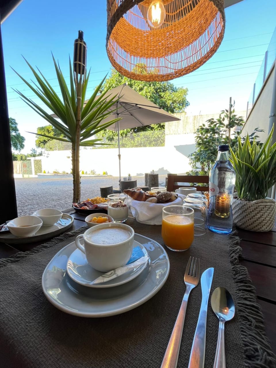 Restaurant/places to eat, Off site, Food and drinks, Breakfast, Continental breakfast