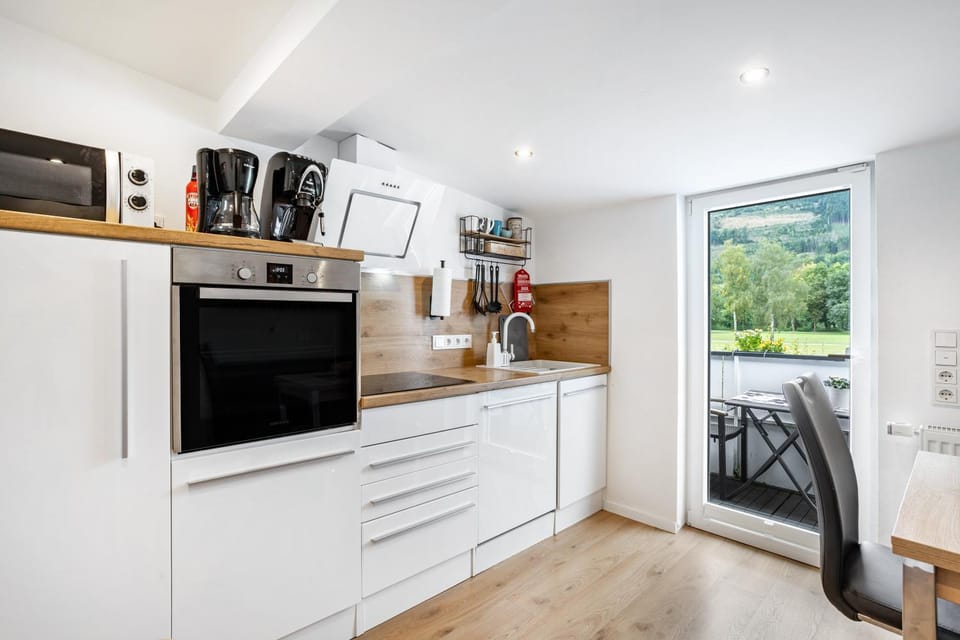 Kitchen or kitchenette, Living room