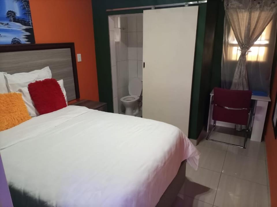 Munach Guest Lodge Bed and Breakfast in Gauteng