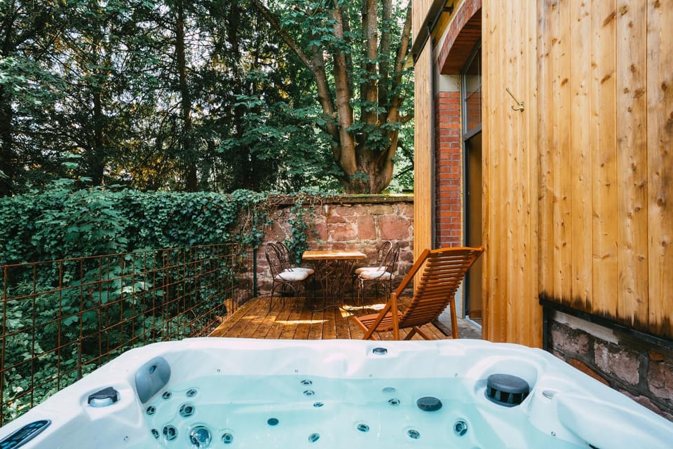 Patio, Natural landscape, Garden, Hot Tub, Garden view