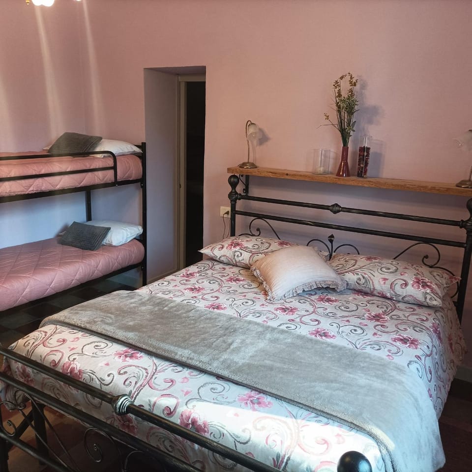 Photo of the whole room, Bedroom, bunk bed