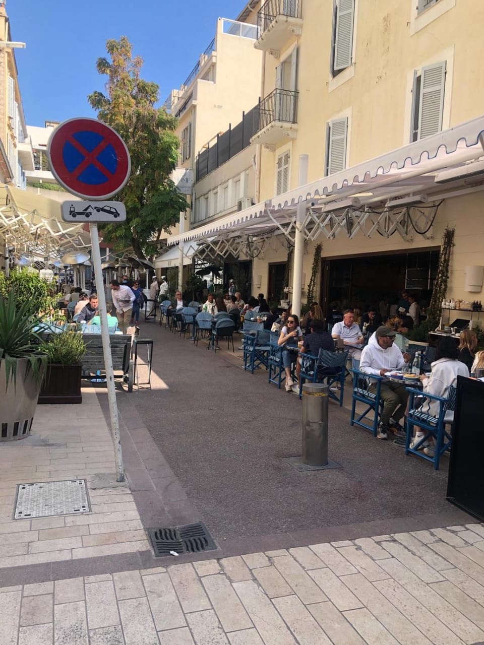 Property building, Restaurant/places to eat, Location