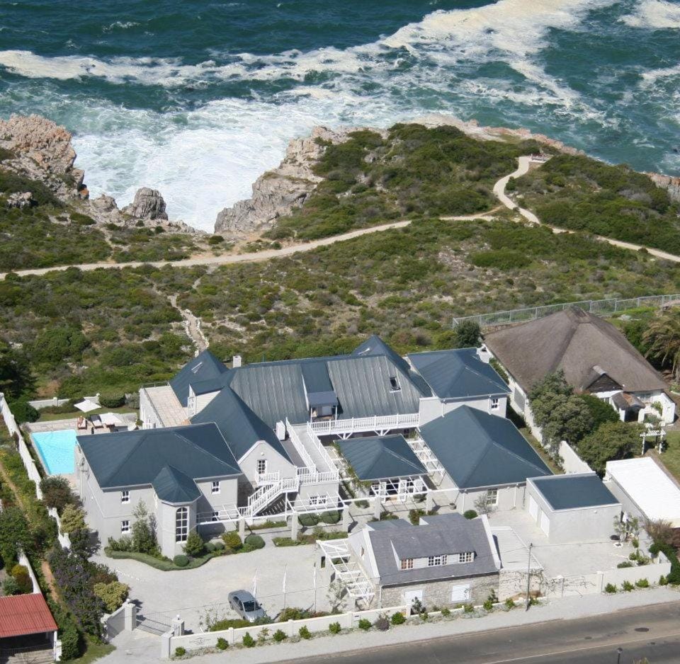 Property building, Bird's eye view, Sea view, Swimming pool, Location