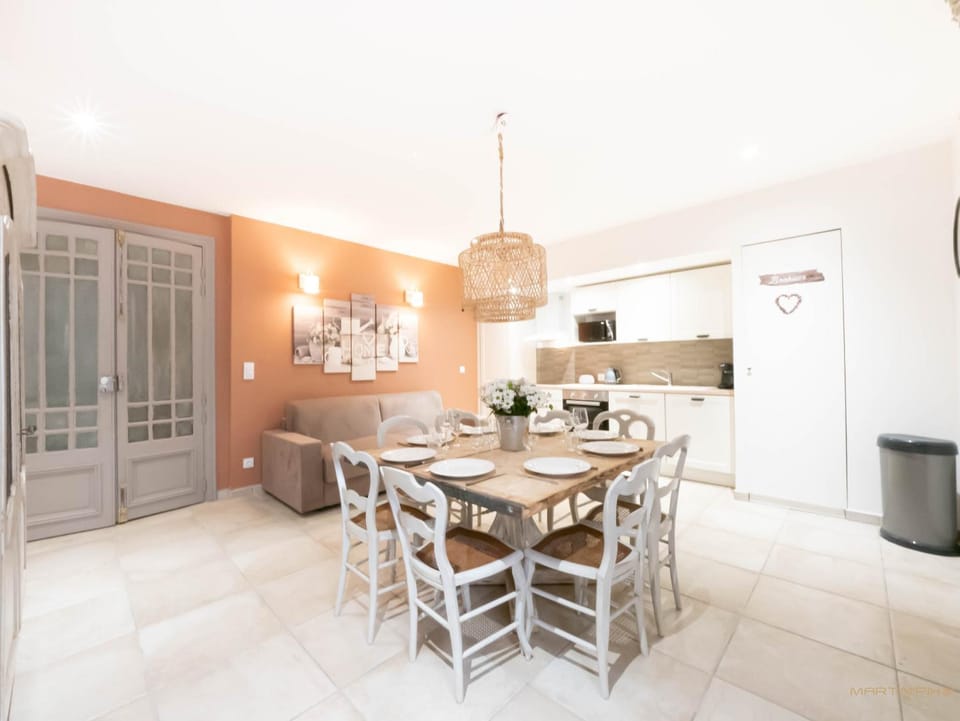 Dining area, kitchen