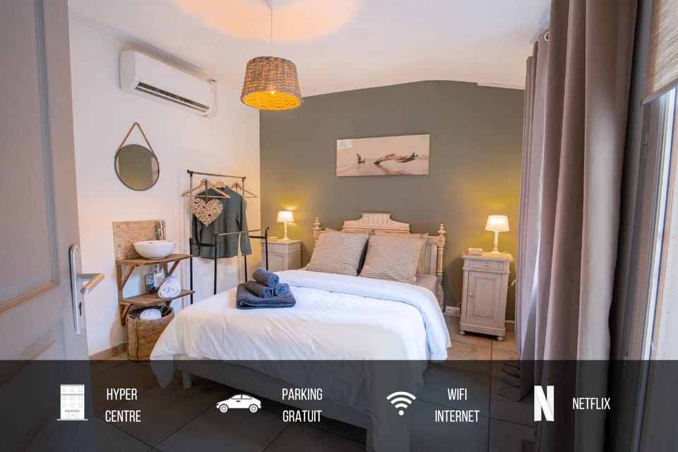 Bed, Photo of the whole room, Bedroom, towels, wardrobe, air conditioner