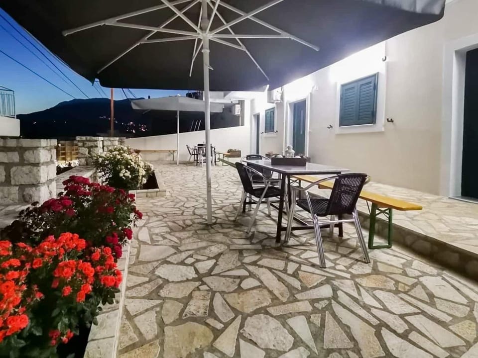 View (from property/room), Balcony/Terrace, Dining area