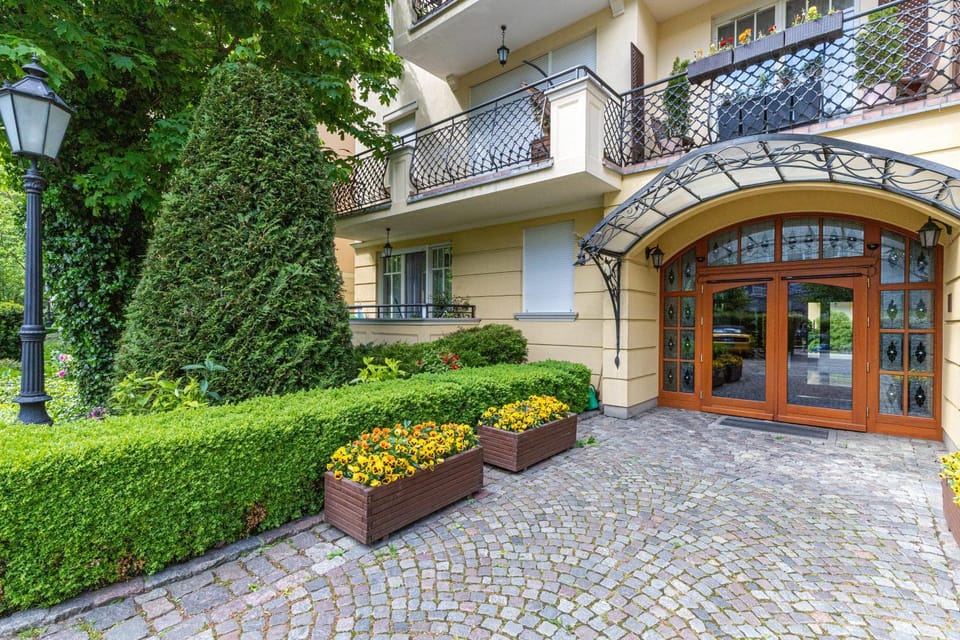 Property building, Facade/entrance