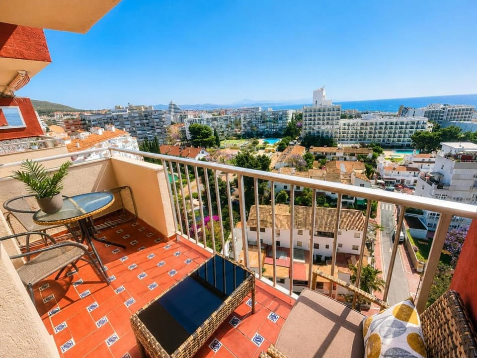 View (from property/room), Balcony/Terrace, City view