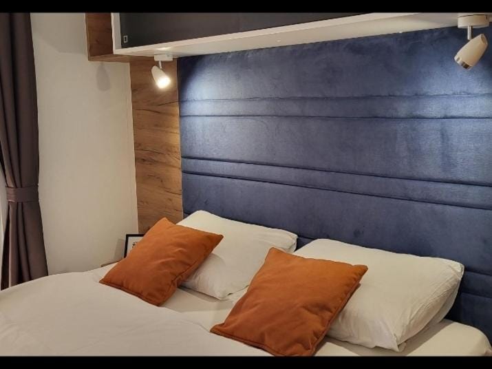 Mobile home JOY Campground/ 
RV Resort in Biograd na Moru