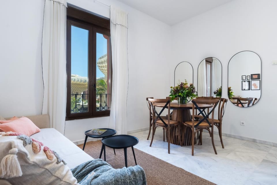 Living room, Seating area, Dining area