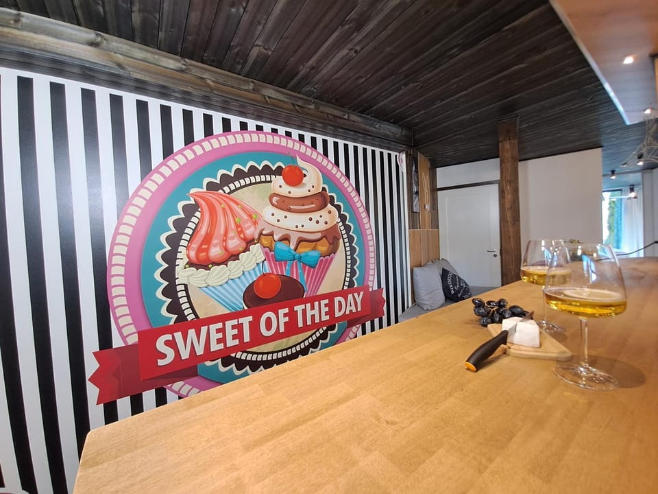 Lounge or bar, Food