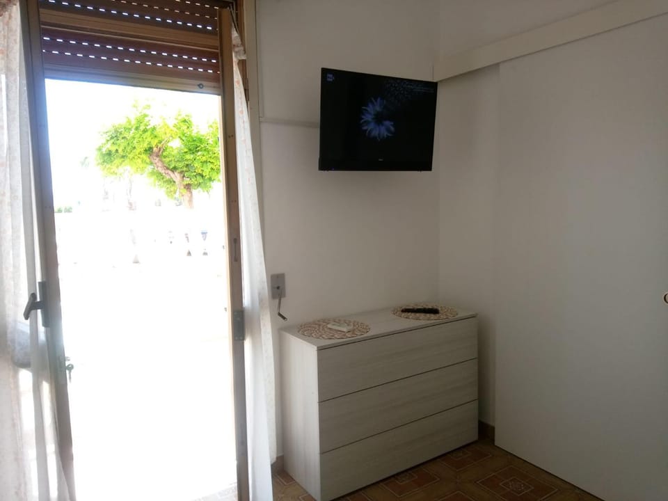 Bedroom, City view, Garden view