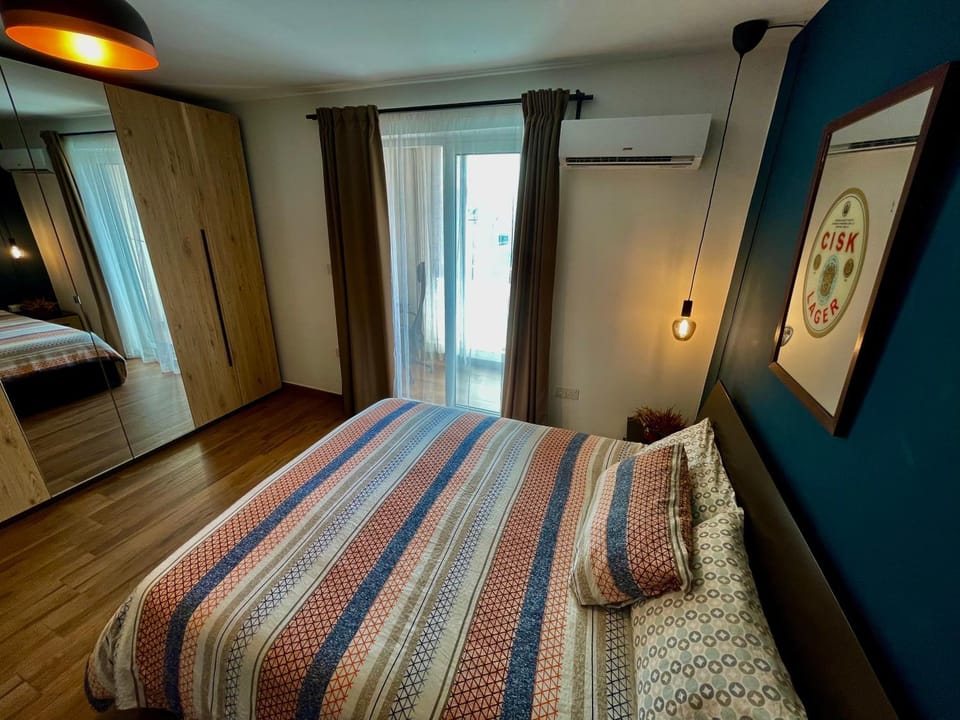 Bed, Photo of the whole room, air conditioner