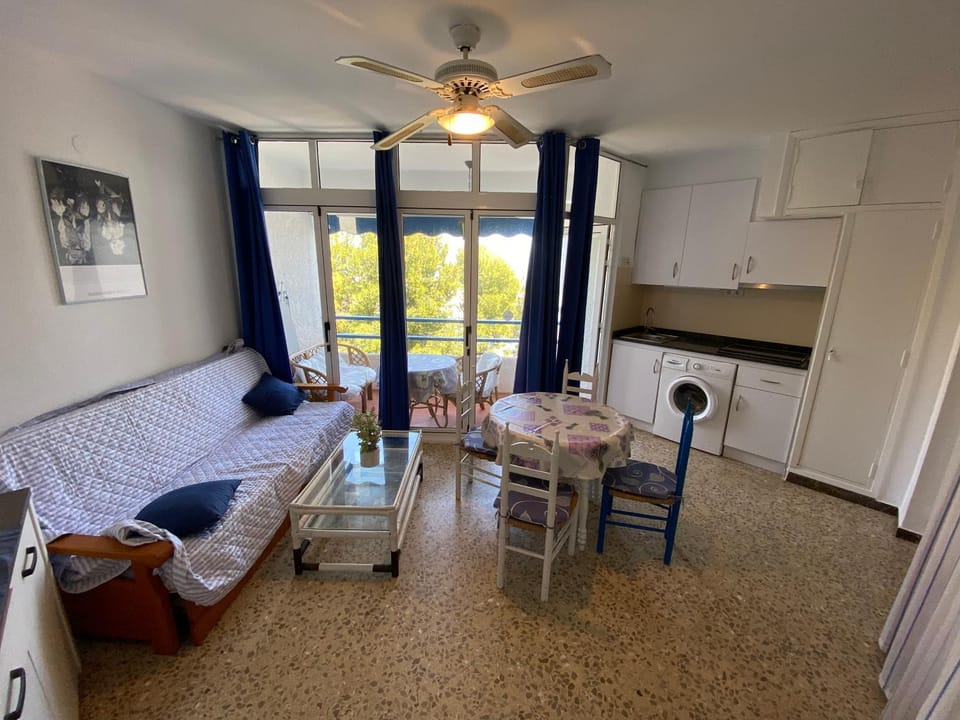 Kitchen or kitchenette, Living room, Dining area