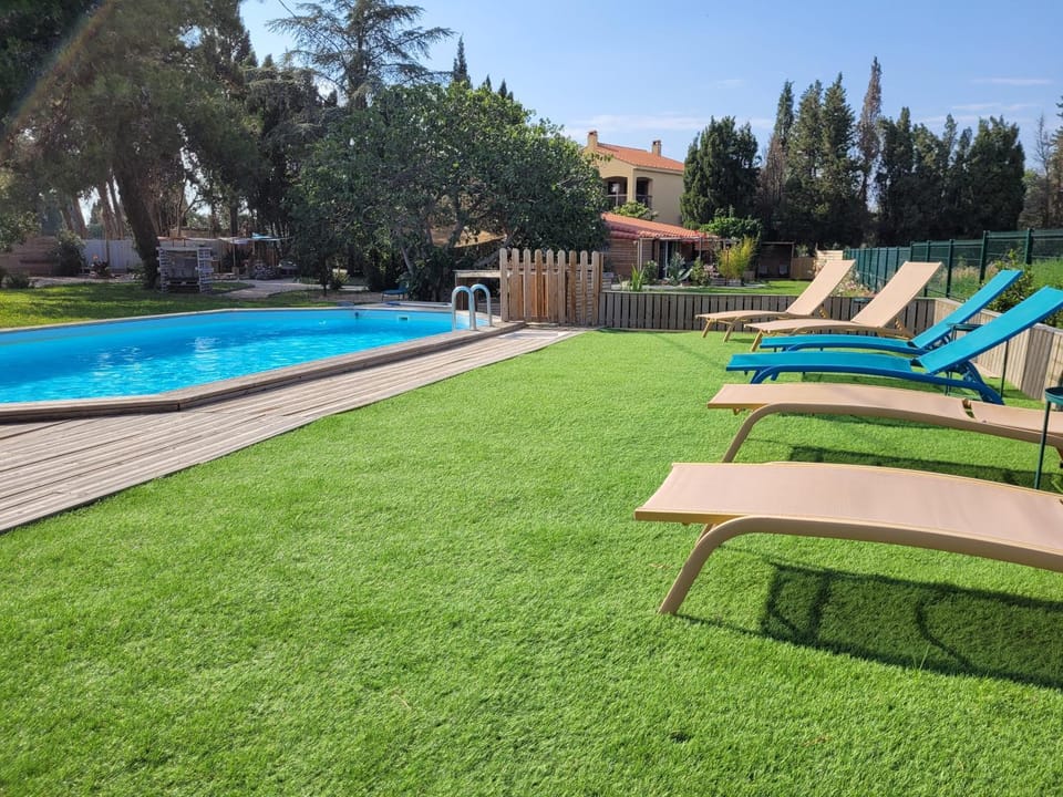 Swimming pool