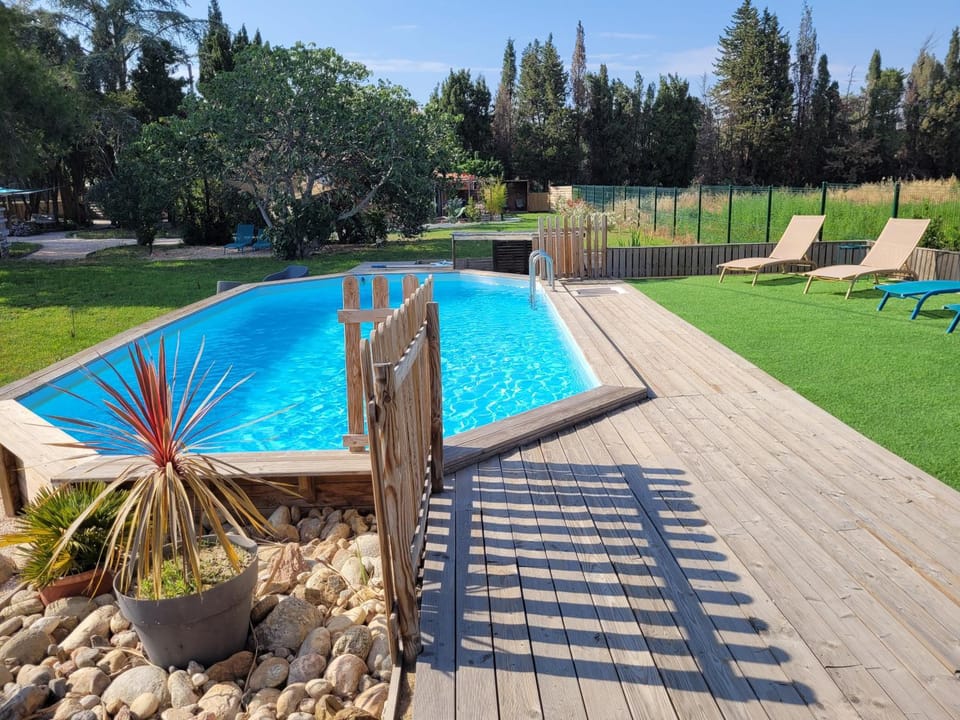 Swimming pool