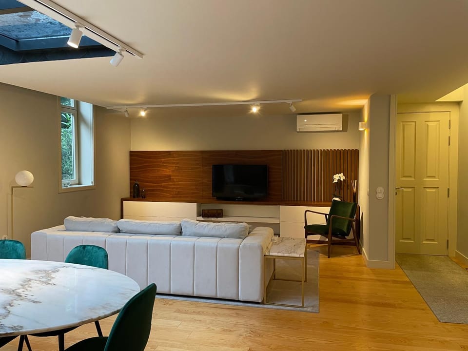 Communal lounge/ TV room, TV and multimedia, Living room, Seating area