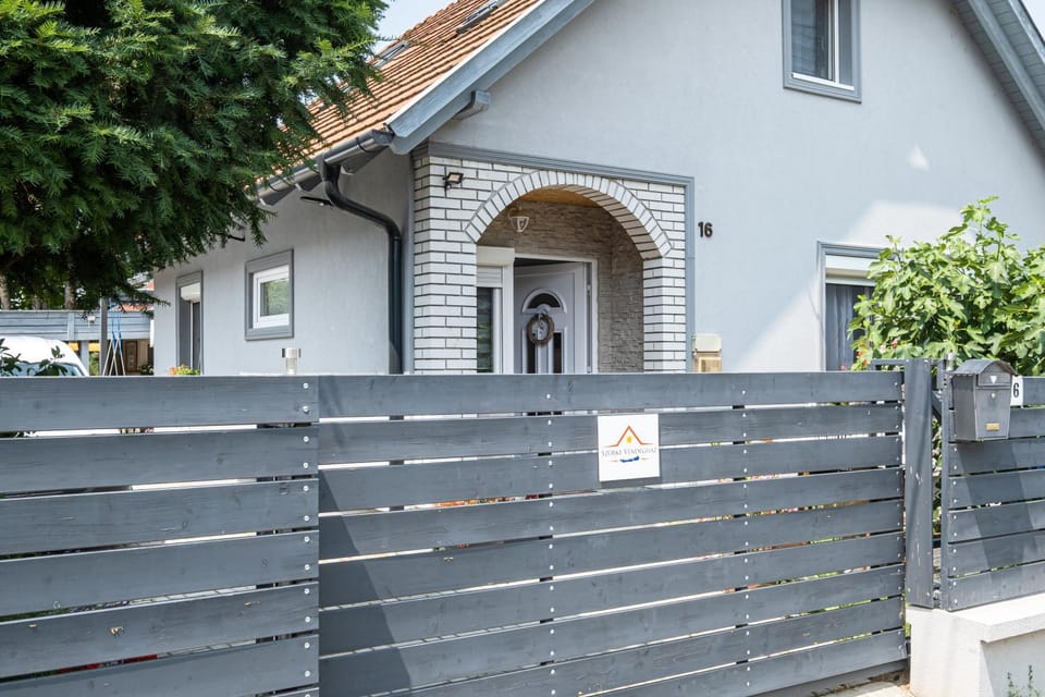 Szürke Vendégház Balatonkenesén Apartment in Hungary