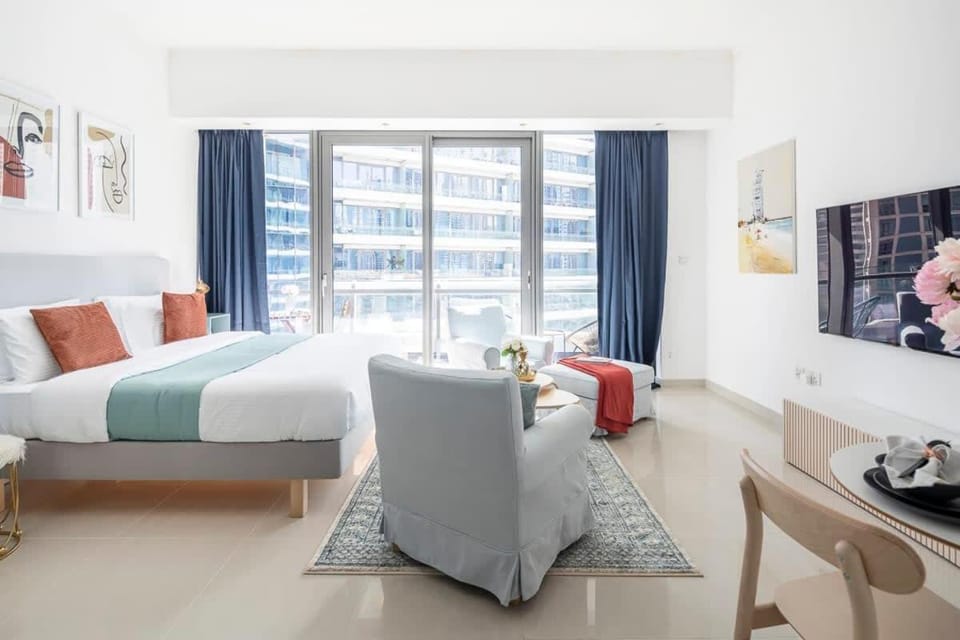 Frank Porter - Silverene Tower B Apartment in Dubai
