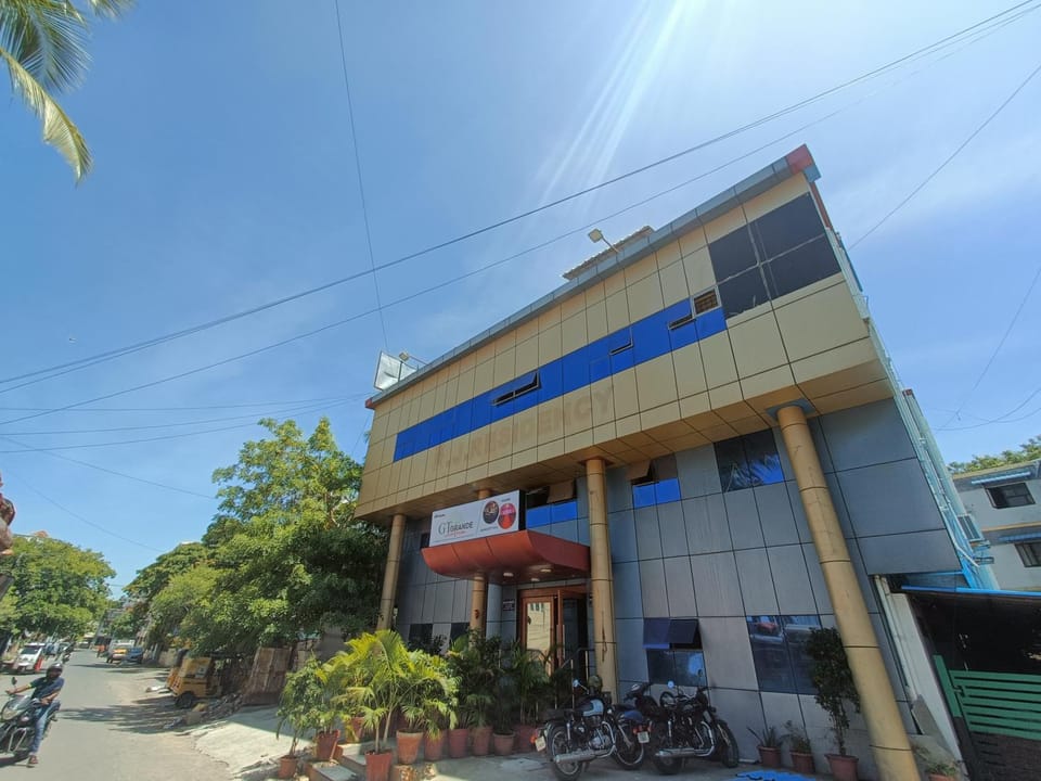 Facade/entrance