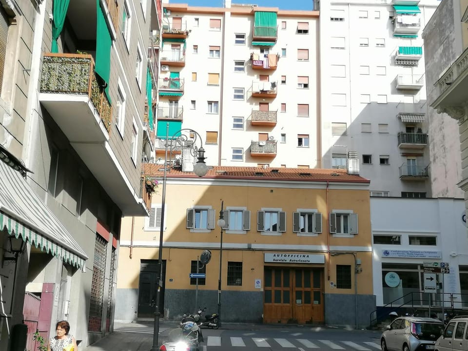 Property building, Neighbourhood