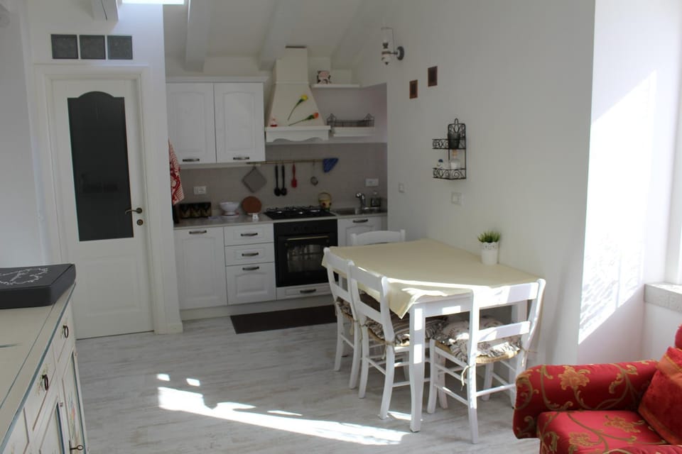 Kitchen or kitchenette, Seating area, Dining area, pet friendly