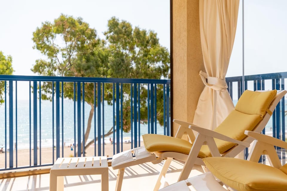 View (from property/room), Balcony/Terrace, sunbed